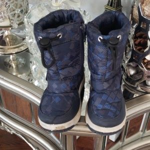 Snow boots size 6 Adorababy